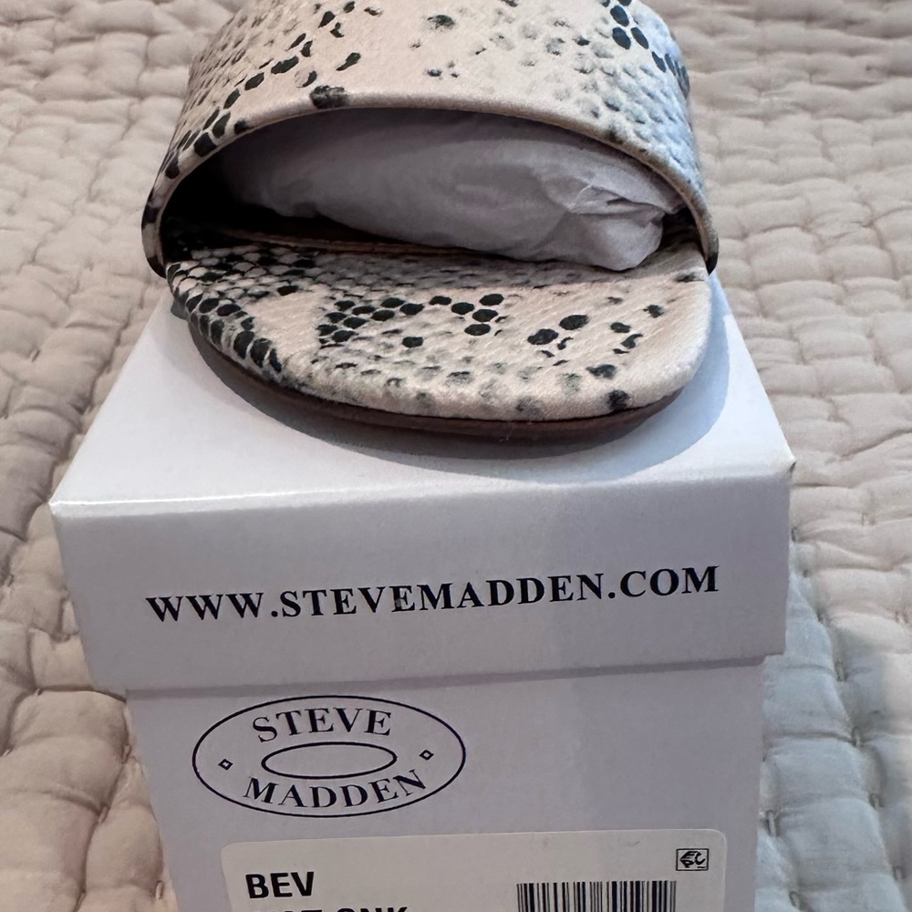 Steve Madden Black and Cream Snake Print Sandals (NEW)